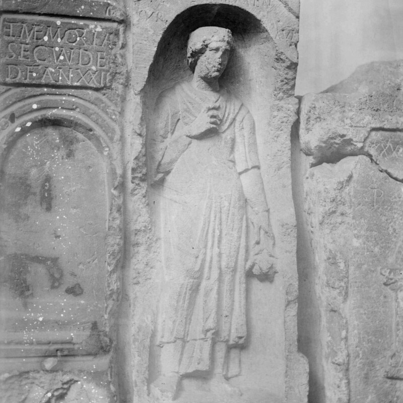 Stèle avec portrait d'une femme