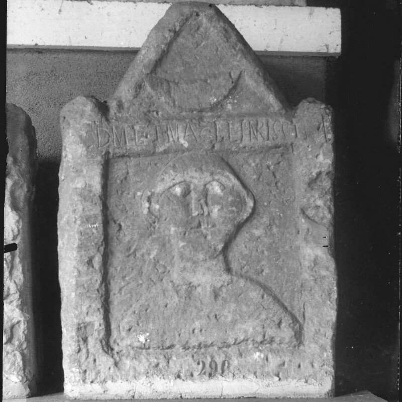 Stèle avec le buste d'un homme