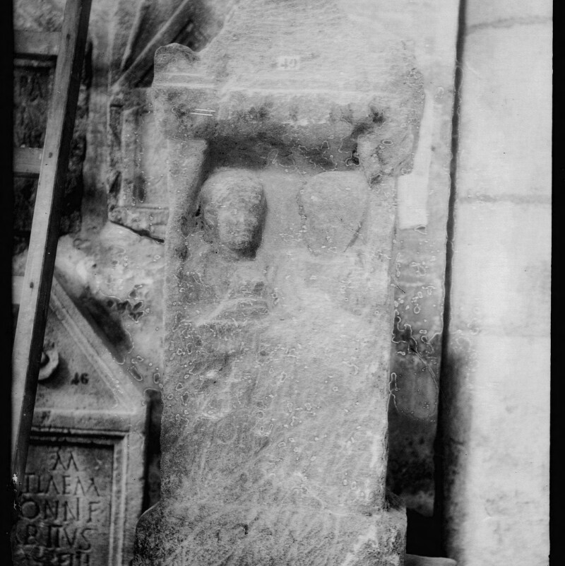Stèle avec bustes d'un homme et d'une femme