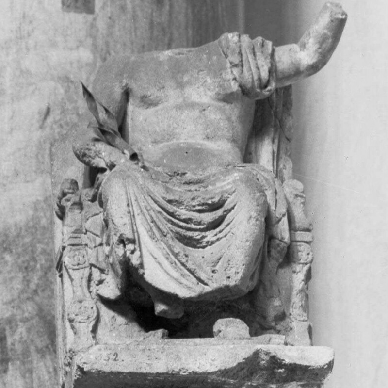 Statuette mutilée de Jupiter assis sur un trône