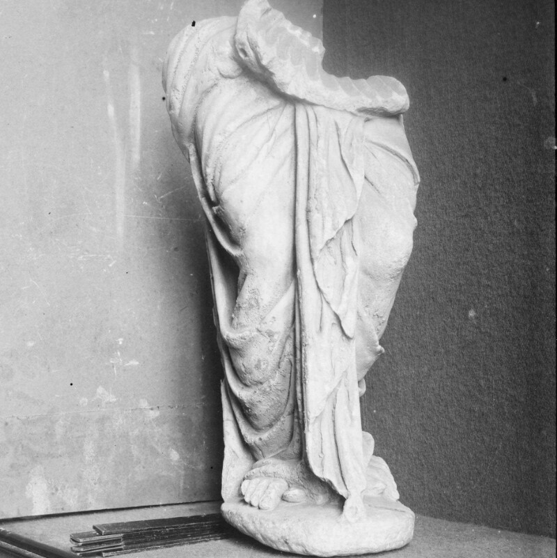 Fragment de statuette d'une nymphe