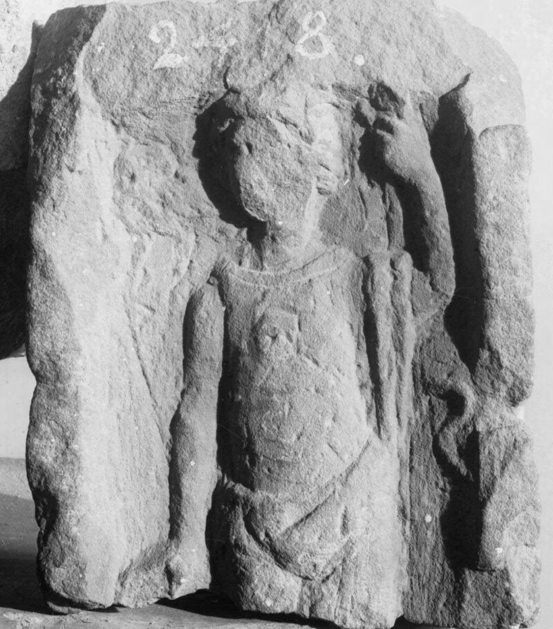 Fragment de stèle représentant Minerve debout