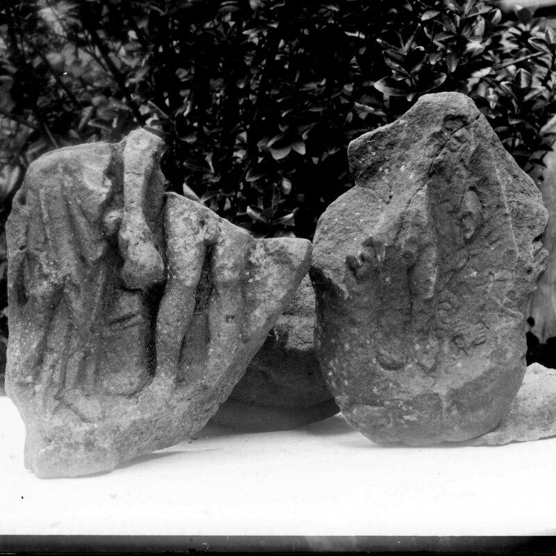 Fragment de stèle représentant Mercure et Rosmerta debout