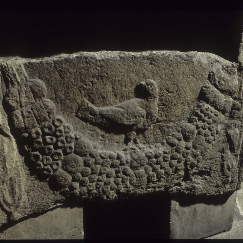 Cuve de sarcophage à guirlandes