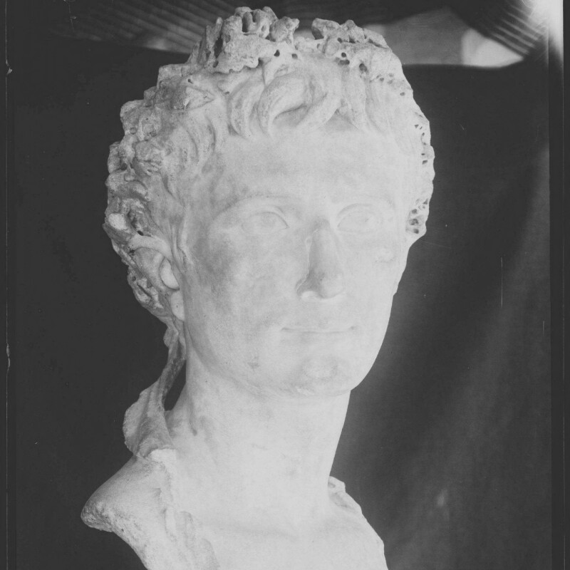 Buste d'Auguste couronné de laurier