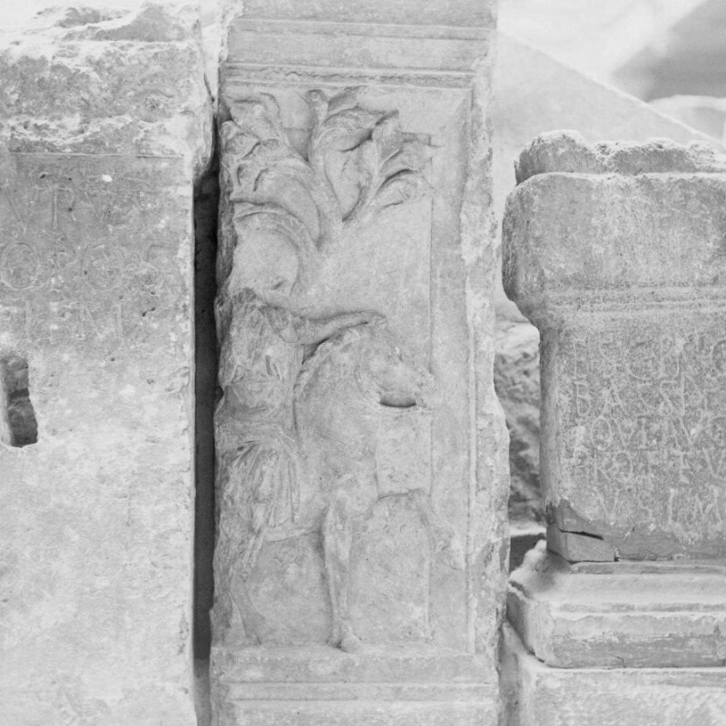 Fragment d'autel à Epona 