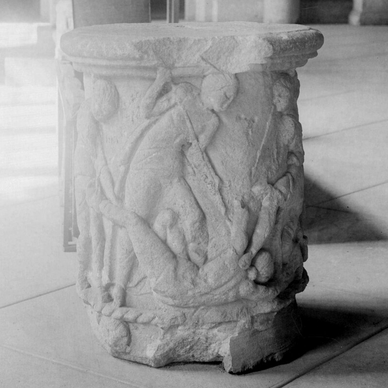 Autel cylindrique avec scène d'Orphée et les Ménades (?)
