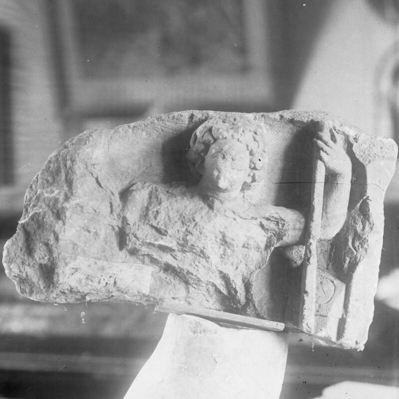 Fragment de stèle représentant probablement Mars